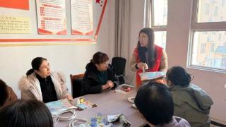 悦享时光，共庆芳华——泗水县泗河街道金泉社区开展“蝶古巴特包”DIY活动