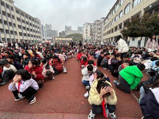 上饶市广信区第二小学开展火灾逃生应急演练