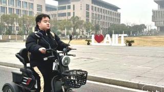 罕见病困不住少年志！安徽大三学子刘雨自强不息 斩获各类奖项近30项