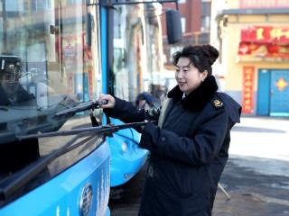 开局蓄力·代表委员履职记｜全国人大代表马秀娟:让“流动的城市名片”载着民声前行