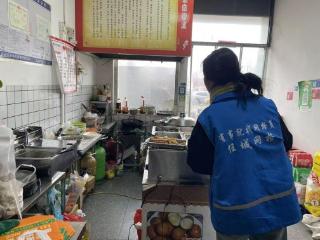 济宁市任城区阜桥街道浣笔泉社区：开展“安全大起底”行动 守护商户“烟火气”