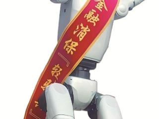 春晚机器人表演带火租赁市场 厦门景区商超一机难求
