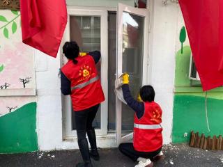 烟台农商银行芝罘区支行 志愿服务进社区 反诈宣传暖人心