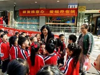 节日快乐！致敬女性力量→