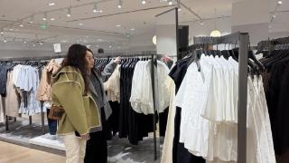 她经济催热春日市场 撑起消费“半边天”