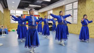 社区“小服务” 关爱“半边天”_060502_4