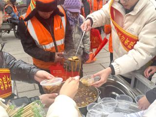 廊坊银行胜芳支行：一碗大锅菜 浓浓守护情