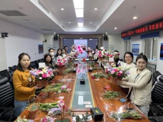“巾帼建新功 共绘新征程”——中建一局二公司河南分公司 开展“三八”节主题插花体验活动
