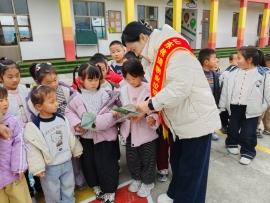 济宁市泗水县星村镇开展“学雷锋践初心分类志愿我先行”主题宣传活动