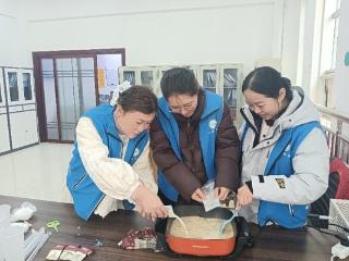 济宁市任城区南张街道满庄社区开展“暖心煮奶茶 温情暖巾帼”活动