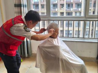 爱在17 薪火相传——烟台公交17路荣获山东省岗位学雷锋标兵集体