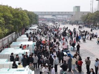 全网羡慕！河师大连续33年为女生送上暖心礼