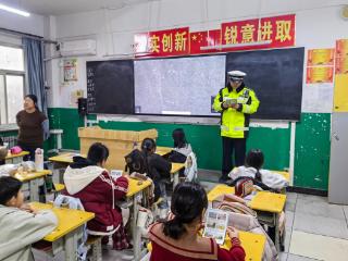 永清公安交警：“开学第一课” 护航安全上学路