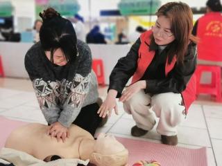 情暖三八节 义诊送健康——淄博市中心医院开展“三八”国际劳动妇女节义诊活动