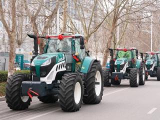 春耕看“新” 雷沃CVT智能拖拉机集中交付