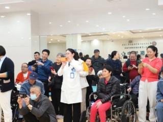 双向奔赴的温暖！青岛西海岸第二医院康复医学科趣味运动会太圈粉，患者笑容就是最好的勋章