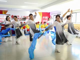 大厂：多彩活动为女性送上温馨祝福