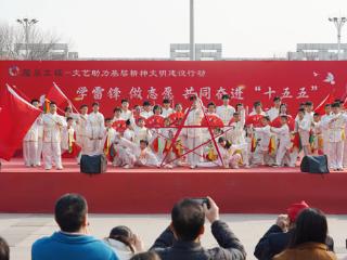雷锋精神代代相传！固安这场文艺演出温暖人心