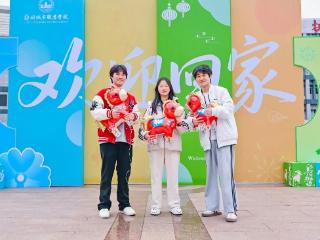 真马入场！非遗铁花！郑州这所高校把开学礼玩成文化盛宴