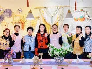 中铁三局电务公司电气化二分公司开展“正念减压回归自我 宋锦手作悦享芳华”三八节活动