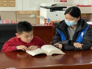 济宁市任城区金城街道永鑫社区开展“书香润童心 阅读伴成长”青少年读书会活动