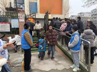 济宁市任城区南张街道悦心社区开展“爱心护学”志愿服务活动