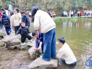 休假期间，津门子弟兵勇救落水儿童！ 扫码阅读手机版