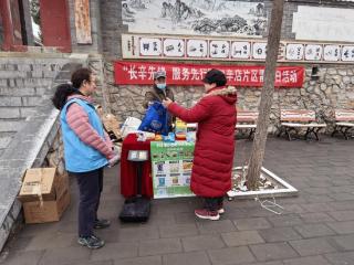 长辛店街道开展垃圾分类“丰收日”可回收物集中投放宣传活动