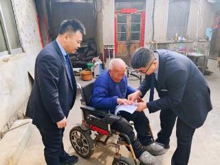 莱芜农商银行辛兴分理处：春风送暖学雷锋 上门服务显担当