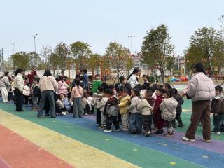 余干县第七幼儿园开展教职工消防安全知识培训及实操演练