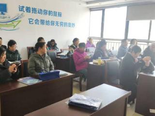 市镇社区智能手机公益课正式开班