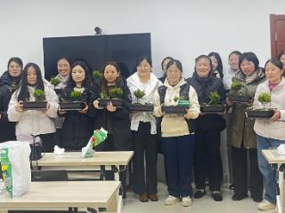 斜塘社区：巧手造微景，绿意润邻里