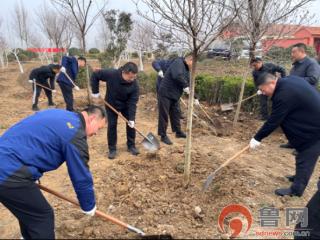 胶州胶莱街道成功举办“手植一株绿，新栽一片林”义务植树活动
