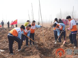 胶州洋河镇举办“绿美洋河植树有我 齐心聚力乡村振兴”主题植树活动