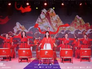 “耀·港城女商”IP盛典“：三八佳节，烟台工商业界巾帼共谱华彩乐章