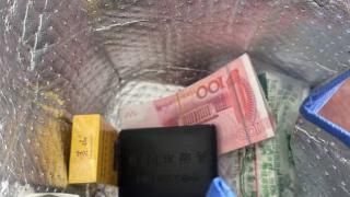 蒙城公交司机拾金不昧 民警协助将6600元财物归还失主