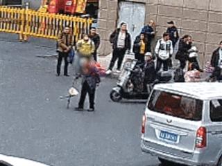 黑龙江76岁老人瞒着家人 坐火车两天两夜 来杭州找孙女