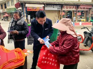 威宁农信联社中水信用社走街进商户，消保传万家，用心守护群众“钱袋子”