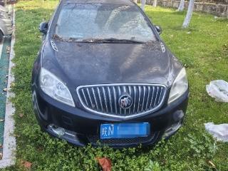 一六安牌照“僵尸车”侵占绿化带停放被市民吐槽