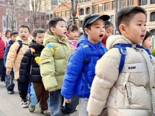 快乐小路队 文明伴我行 济南市历下区第一实验幼儿园开展路队礼仪主题活动