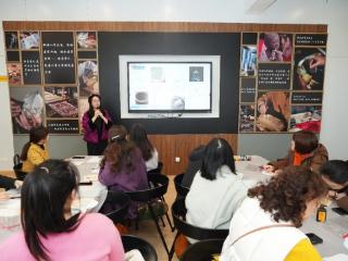 雅韵润教坛 无锡新吴区社区学院开展非遗体验活动