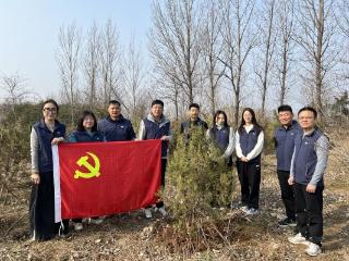 党建引领添新绿 植树助农促振兴——瑞众保险山东分公司枣庄中支开展乡村振兴主题实践活动