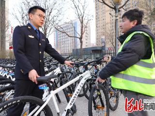 邢台：绿色骑行畅街巷 网格服务零距离