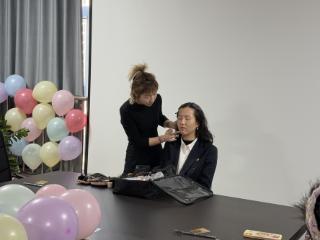 瑞众保险烟台中支组织开展“悦已悦职场 女神更闪亮”职场美妆形象提升专题活动