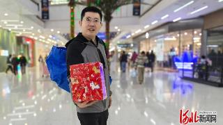 纵览原创丨对话河北百万粉丝博主“李激动”：曾是飞机测试工程师，硕士毕业掌握四国语言，计划将中国的美好和文化分享到世界各地