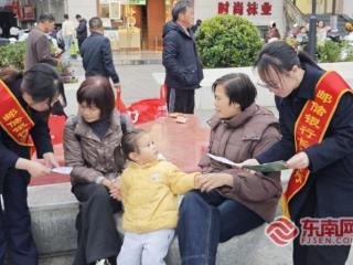 清朗金融进古城，安心消费润民心——邮储银行长汀县支行走进水东街开展金融知识宣传活动