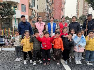 滨江苑社区：“五老”传薪火，萌娃播新绿