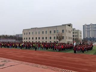 莒南县绣针河小学举行“春分好时节，读书正当时”主题升旗仪式