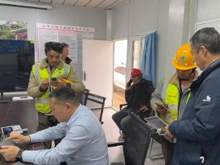 农行泰山支行：小小银行卡 浓浓为民情