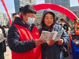 党建引领践初心 金融服务暖民心 烟台农商银行福山区支行联合开展金融宣传主题党日活动